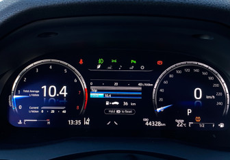 Подержанный автомобиль Toyota Camry Sedan 2023 года (26 фото)