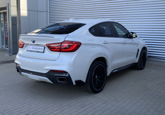 Подержанный автомобиль BMW X6 2017 года (4 фото)
