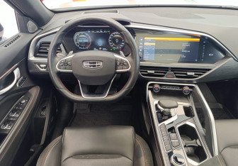 Подержанный автомобиль Geely Tugella 2022 года (12 фото)