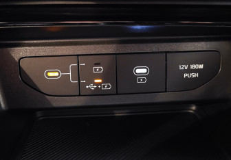 Подержанный автомобиль Kia K5 2025 года (19 фото)