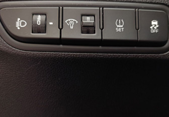 Подержанный автомобиль Kia Rio Hatchback 2021 года (16 фото)