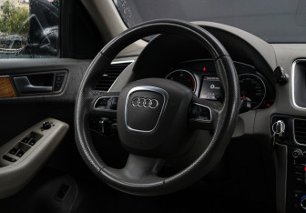 Подержанный автомобиль Audi Q5 2010 года (11 фото)