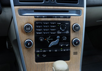 Подержанный автомобиль Volvo XC60 2010 года (16 фото)