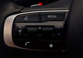 Подержанный автомобиль Kia K5 2025 года (16 фото)