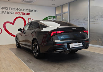 Подержанный автомобиль Kia K5 2025 года (6 фото)