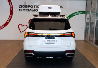 Подержанный автомобиль Geely Okavango 2023 года (5 фото)