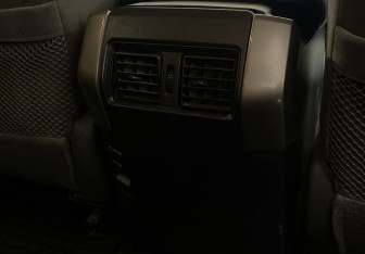 Подержанный автомобиль Toyota Land Cruiser Prado 2012 года (9 фото)