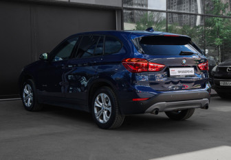 Подержанный автомобиль BMW X1 2015 года (6 фото)