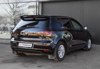 Подержанный автомобиль Volkswagen Golf Hatchback 2012 года (4 фото)