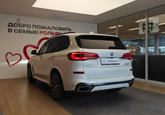 Подержанный автомобиль BMW X5 2019 года (6 фото)