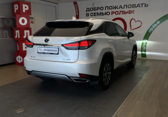 Подержанный автомобиль Lexus RX 2021 года (4 фото)