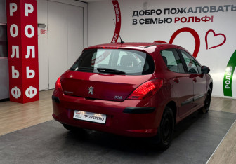 Подержанный автомобиль Peugeot 308 Hatchback 2008 года (4 фото)