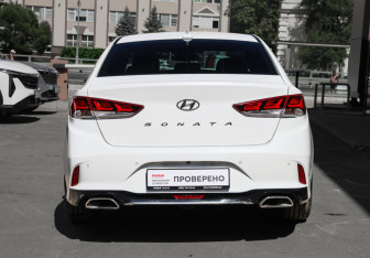 Подержанный автомобиль Hyundai Sonata 2017 года (5 фото)