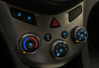 Подержанный автомобиль Chevrolet Aveo Sedan 2014 года (14 фото)