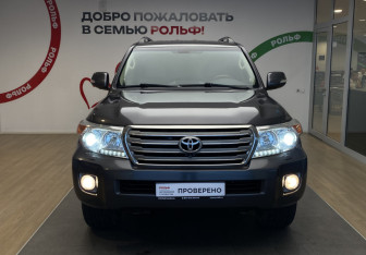 Подержанный автомобиль Toyota Land Cruiser Suv 2012 года (2 фото)