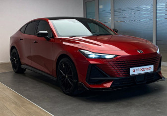 Подержанный автомобиль Changan UNI-V 2023 года (3 фото)