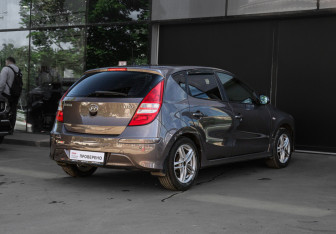 Подержанный автомобиль Hyundai i30 Hatchback 2011 года (4 фото)