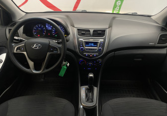Подержанный автомобиль Hyundai Solaris Hatchback 2015 года (11 фото)