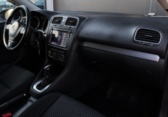 Подержанный автомобиль Volkswagen Golf Hatchback 2012 года (11 фото)