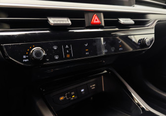 Подержанный автомобиль Kia K5 2025 года (12 фото)