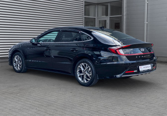 Подержанный автомобиль Hyundai Sonata 2021 года (5 фото)