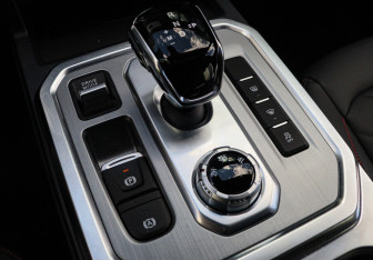 Подержанный автомобиль JAC T9 2025 года (25 фото)