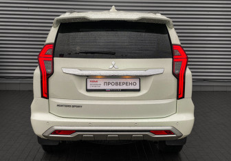 Подержанный автомобиль Mitsubishi Montero Sport 2022 года (6 фото)
