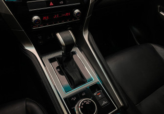 Подержанный автомобиль Mitsubishi Montero Sport 2022 года (15 фото)