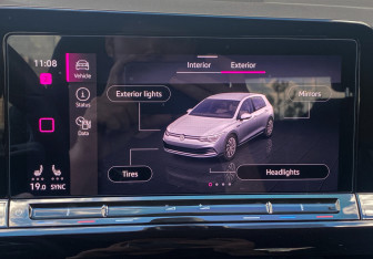 Подержанный автомобиль Volkswagen Golf Hatchback 2021 года (24 фото)