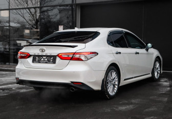 Подержанный автомобиль Toyota Camry Sedan 2018 года (5 фото)