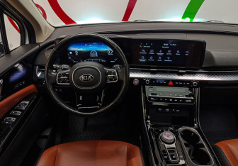 Подержанный автомобиль Kia Carnival 2021 года (14 фото)