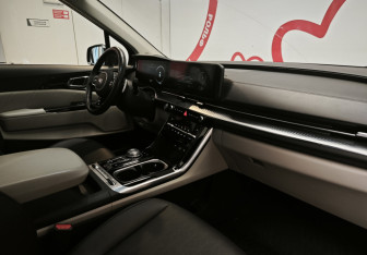 Подержанный автомобиль Kia Carnival 2021 года (7 фото)