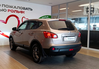Подержанный автомобиль Nissan Qashqai 2009 года (6 фото)