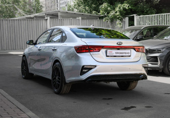 Подержанный автомобиль Kia Cerato Sedan 2018 года (6 фото)