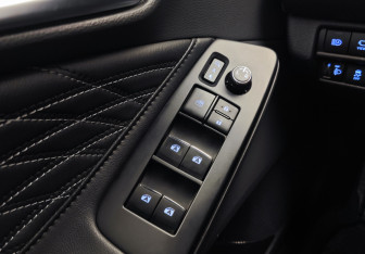 Подержанный автомобиль Toyota Avalon 2022 года (13 фото)