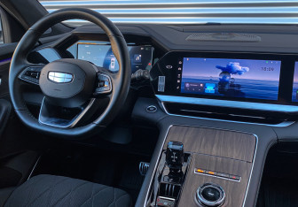 Подержанный автомобиль Geely Monjaro 2025 года (12 фото)