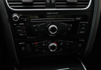 Подержанный автомобиль Audi A4 Sedan 2014 года (13 фото)