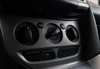 Подержанный автомобиль Ford Focus Hatchback 2015 года (14 фото)