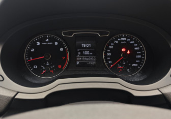 Подержанный автомобиль Audi Q3 2014 года (10 фото)