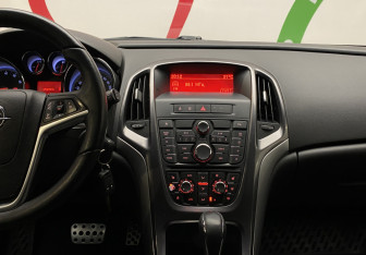 Подержанный автомобиль Opel Astra Hatchback 2012 года (10 фото)