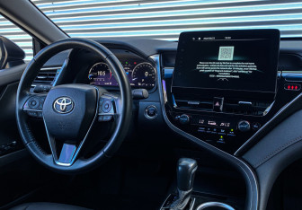 Подержанный автомобиль Toyota Camry Sedan 2023 года (12 фото)
