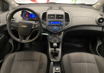 Подержанный автомобиль Chevrolet Aveo Sedan 2014 года (10 фото)