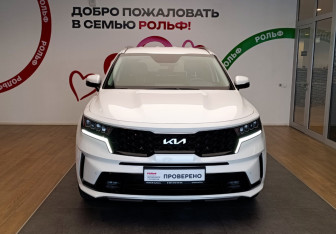 Подержанный автомобиль Kia Sorento 2022 года (2 фото)
