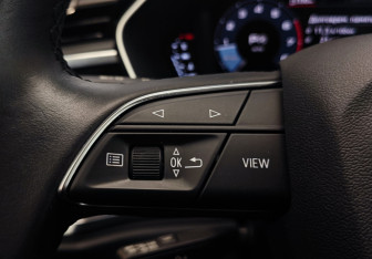 Подержанный автомобиль Audi Q3 2020 года (17 фото)