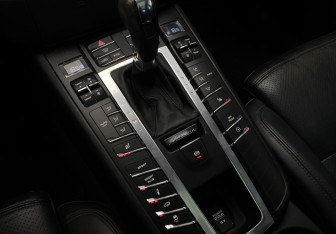 Подержанный автомобиль Porsche Macan 2015 года (17 фото)