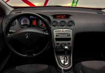 Подержанный автомобиль Peugeot 308 Hatchback 2008 года (10 фото)