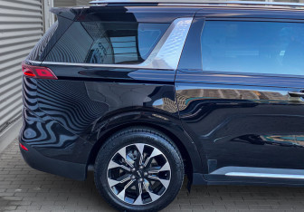 Подержанный автомобиль Kia Carnival 2022 года (9 фото)