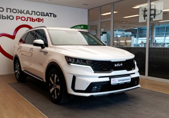 Подержанный автомобиль Kia Sorento 2022 года (3 фото)
