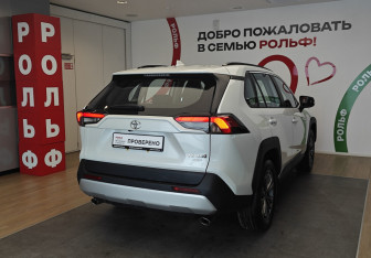 Новый Toyota RAV4 2025 (4 фото)