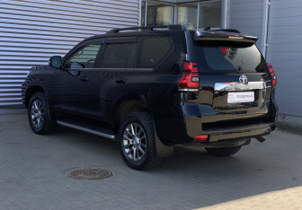 Подержанный автомобиль Toyota Land Cruiser Prado 2019 года (7 фото)